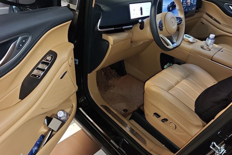 Used VOYAH Dream 2025 PHEV Four-Wheel Drive Excellence Kunpeng Edition Driver Seat