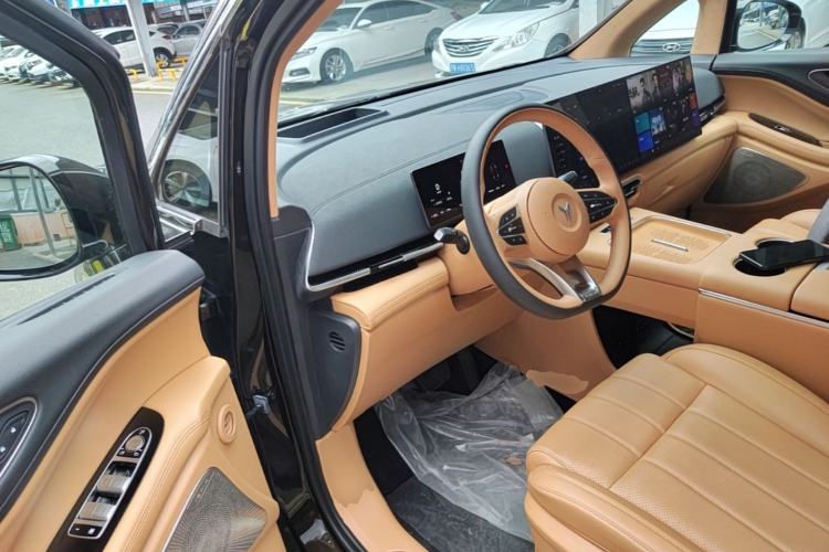 Used VOYAH Dream 2025 PHEV Four-Wheel-Drive Flagship Kunpeng Edition Driver Seat