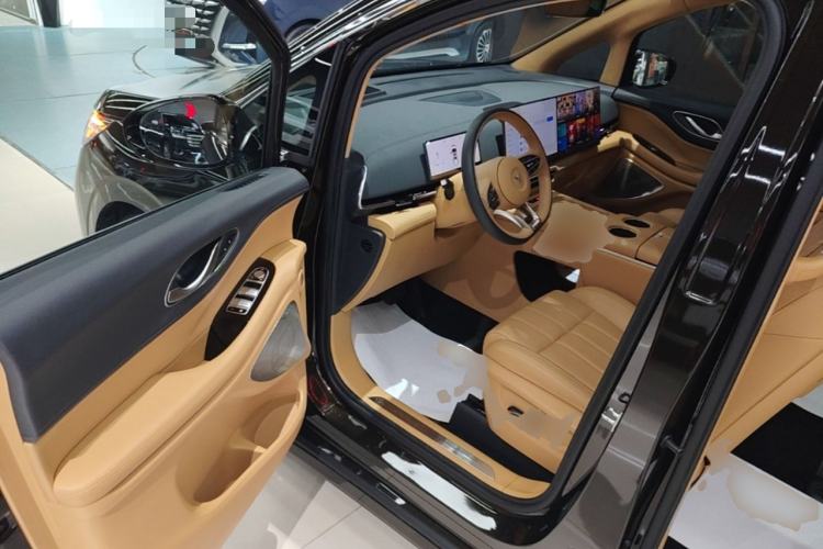 Used VOYAH Dream 2025 PHEV Four-Wheel-Drive Flagship Kunpeng Edition Driver Seat
