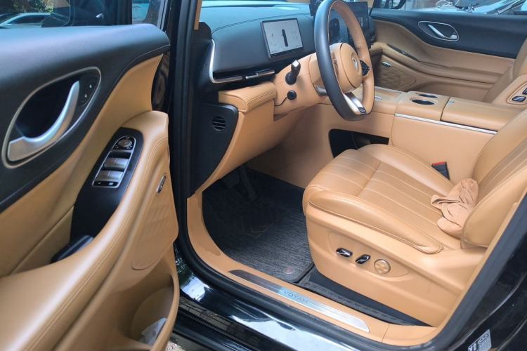 Used VOYAH Dream 2025 EV Four-Wheel Drive Excellence Kunpeng Edition Driver Seat