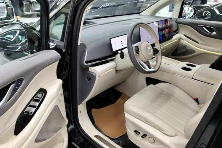 Used VOYAH Dream 2025 PHEV Four-Wheel-Drive Flagship Kunpeng Edition Driver Seat