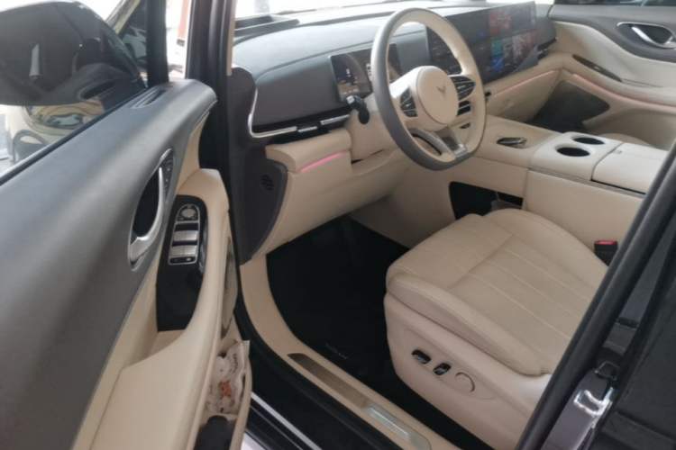 Used VOYAH Dream 2025 PHEV Four-Wheel Drive Prestige Kunpeng Edition Driver Seat