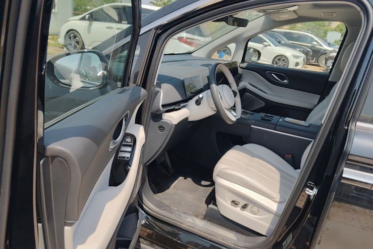 Used VOYAH Dream 2025 PHEV Four-Wheel Drive Prestige Kunpeng Edition Driver Seat