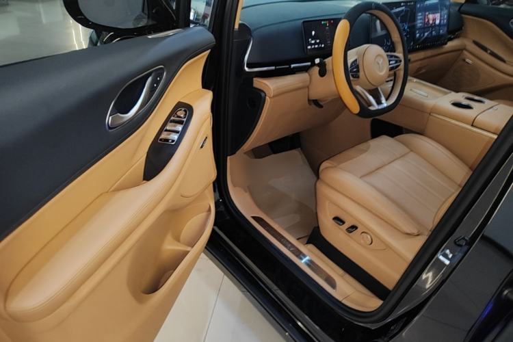 Used VOYAH Dream 2025 PHEV Four-Wheel Drive Excellence Kunpeng Edition Driver Seat