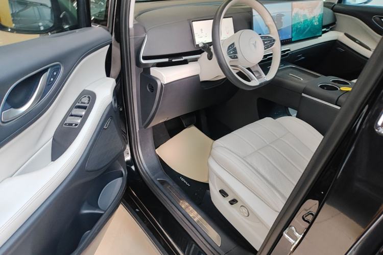 Used VOYAH Dream 2025 PHEV Four-Wheel Drive Excellence Kunpeng Edition Driver Seat