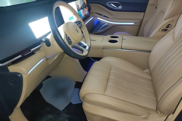 Used VOYAH Dream 2025 PHEV Four-Wheel-Drive Flagship Kunpeng Edition Driver Seat