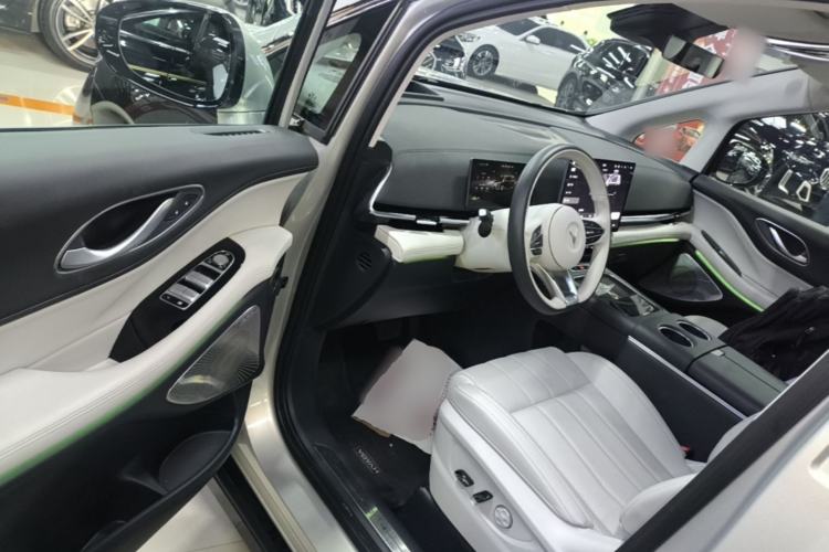 Used VOYAH Dream 2025 EV Four-Wheel-Drive Flagship Qiankun Version Driver Seat
