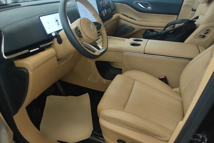 Used VOYAH Dream 2025 PHEV Four-Wheel Drive Prestige Kunpeng Edition Driver Seat