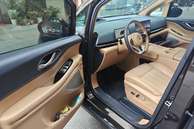 Used VOYAH Dream 2025 PHEV Four-Wheel Drive Prestige Qiankun Edition Driver Seat