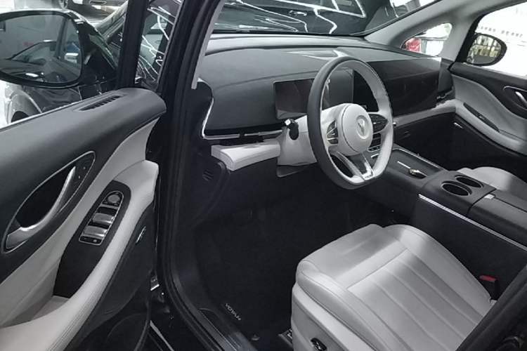 Used VOYAH Dream 2025 PHEV Four-Wheel Drive Excellence Kunpeng Edition Driver Seat