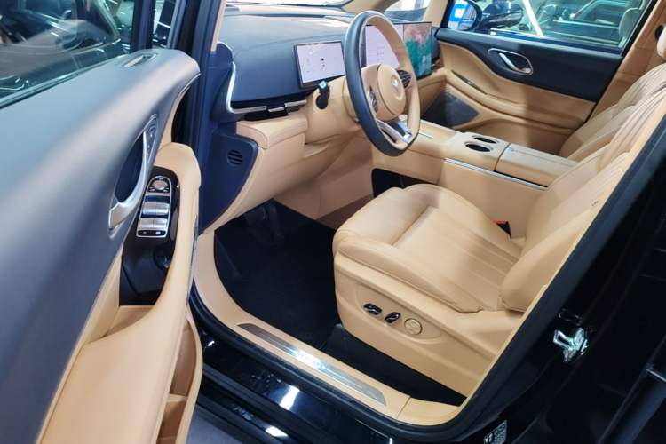 Used VOYAH Dream 2025 PHEV Four-Wheel-Drive Flagship Kunpeng Edition Driver Seat