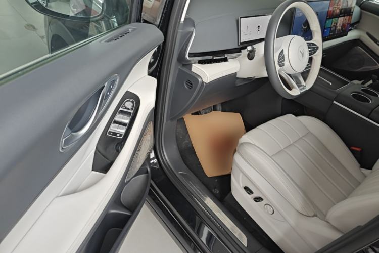 Used VOYAH Dream 2025 PHEV Four-Wheel-Drive Flagship Kunpeng Edition Driver Seat