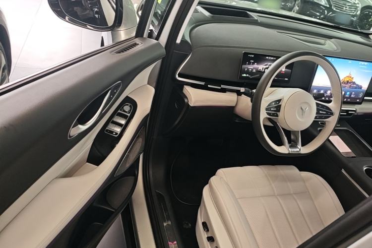 Used VOYAH Dream 2025 EV Four-Wheel-Drive Flagship Qiankun Version Driver Seat