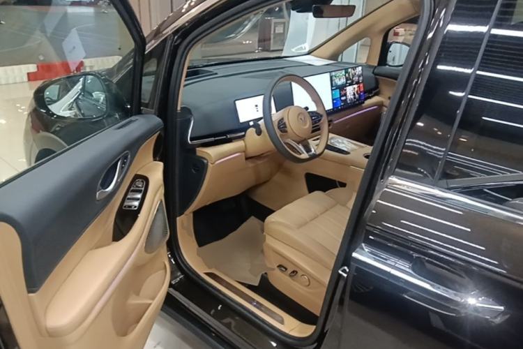 Used VOYAH Dream 2025 PHEV Four-Wheel Drive Prestige Kunpeng Edition Driver Seat