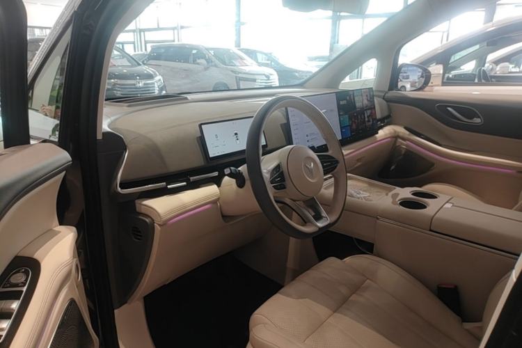 Used VOYAH Dream 2025 PHEV Four-Wheel Drive Prestige Kunpeng Edition Driver Seat