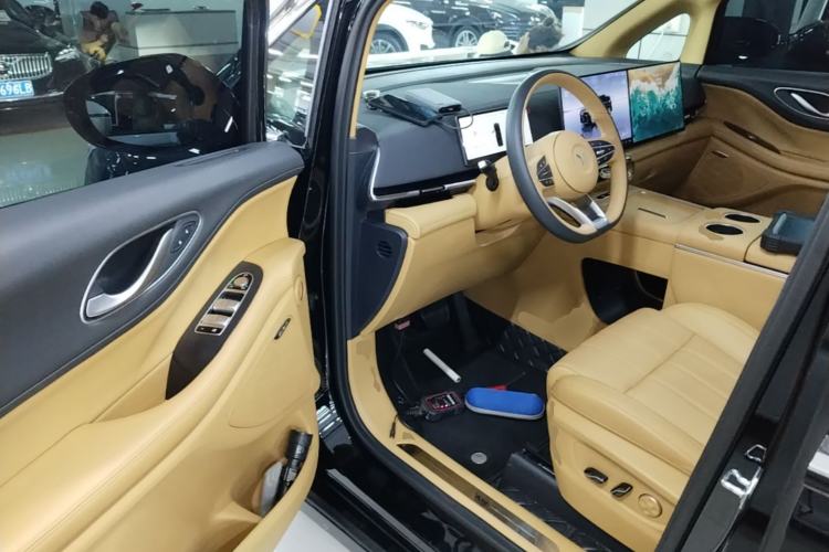 Used VOYAH Dream 2025 PHEV Four-Wheel Drive Excellence Kunpeng Edition Driver Seat