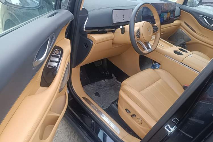 Used VOYAH Dream 2025 PHEV Four-Wheel-Drive Flagship Kunpeng Edition Driver Seat