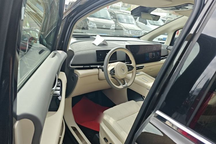 Used VOYAH Dream 2025 PHEV Four-Wheel Drive Prestige Kunpeng Edition Driver Seat