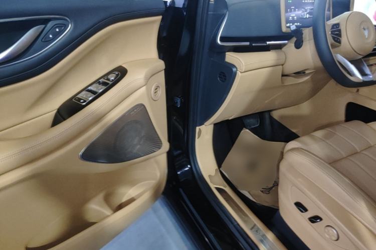 Used VOYAH Dream 2025 PHEV Four-Wheel-Drive Flagship Version – Qiankun Edition Driver Seat