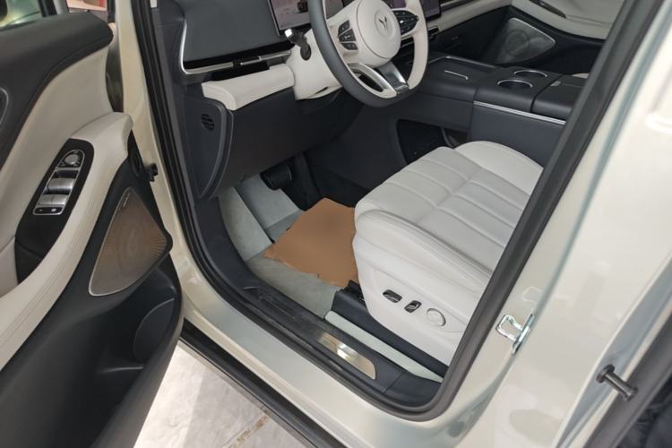 Used VOYAH Dream 2025 EV Four-Wheel-Drive Flagship Qiankun Version Driver Seat