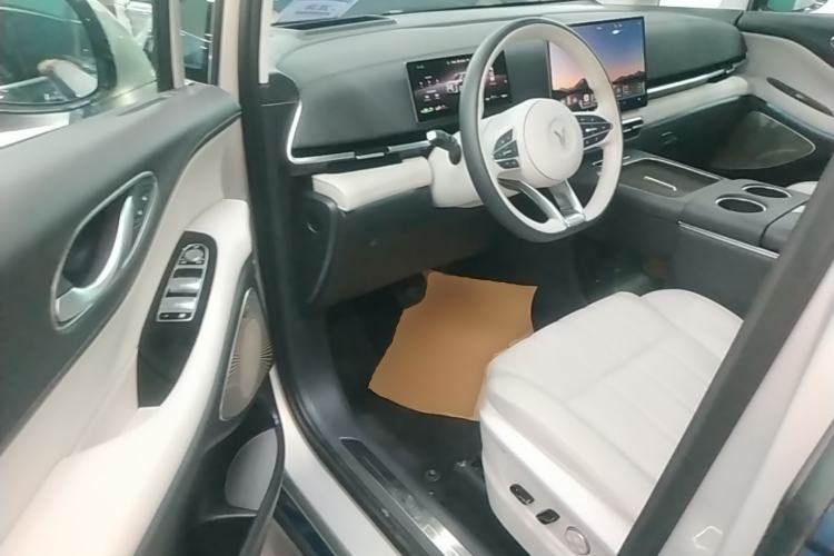 Used VOYAH Dream 2025 PHEV Four-Wheel-Drive Flagship Version – Qiankun Edition Driver Seat