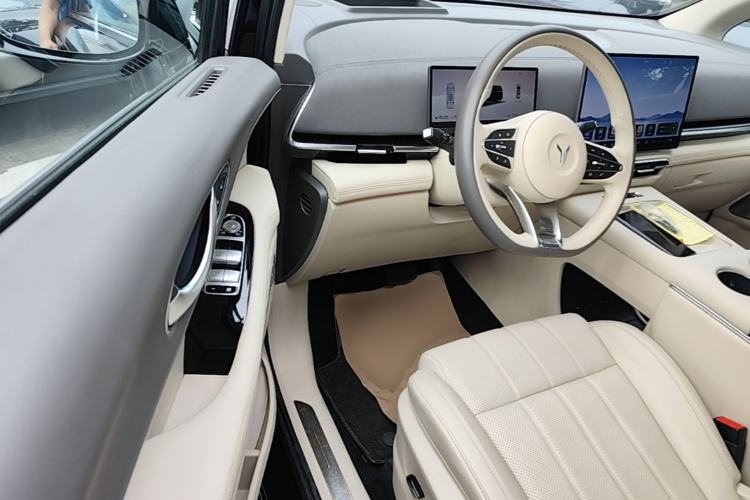 Used VOYAH Dream 2025 PHEV Four-Wheel-Drive Flagship Version – Qiankun Edition Driver Seat