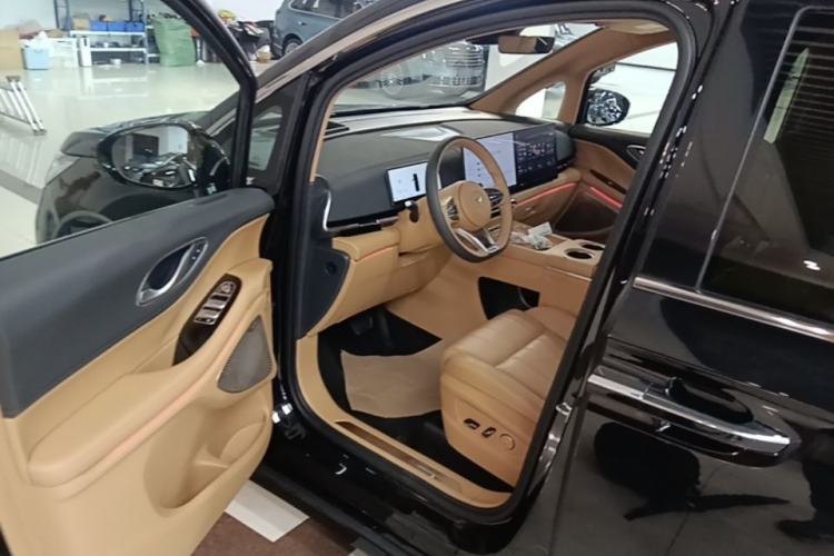Used VOYAH Dream 2025 PHEV Four-Wheel-Drive Flagship Kunpeng Edition Driver Seat