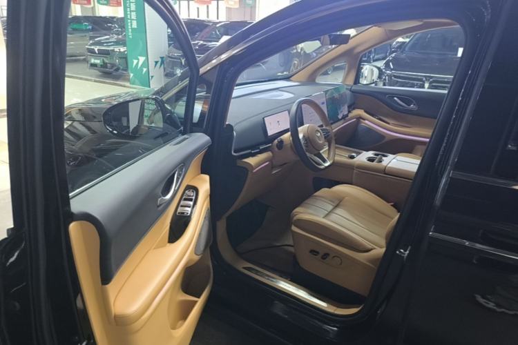 Used VOYAH Dream 2025 PHEV Four-Wheel-Drive Flagship Kunpeng Edition Driver Seat