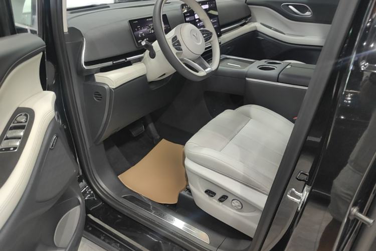 Used VOYAH Dream 2025 PHEV Four-Wheel Drive Excellence Qiankun Edition Driver Seat