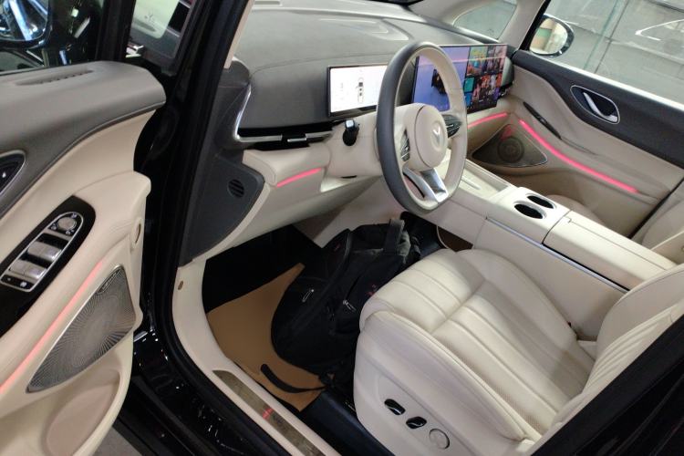 Used VOYAH Dream 2025 EV Four-Wheel Drive Flagship Kunpeng Edition Driver Seat