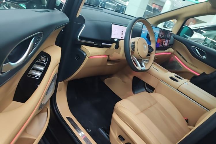Used VOYAH Dream 2025 PHEV Four-Wheel-Drive Flagship Kunpeng Edition Driver Seat