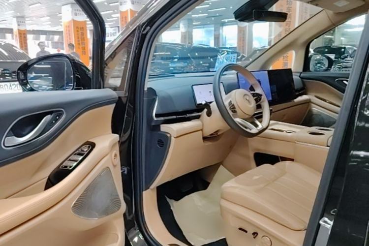 Used VOYAH Dream 2025 PHEV Four-Wheel-Drive Flagship Kunpeng Edition Driver Seat