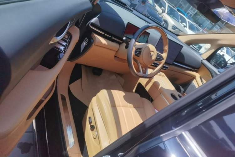 Used VOYAH Dream 2025 PHEV Four-Wheel Drive Prestige Qiankun Edition Driver Seat