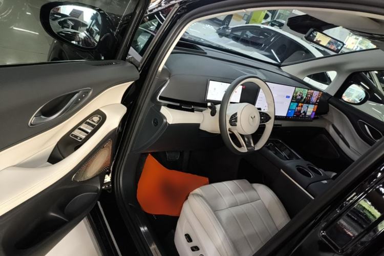 Used VOYAH Dream 2025 PHEV Four-Wheel Drive Prestige Kunpeng Edition Driver Seat