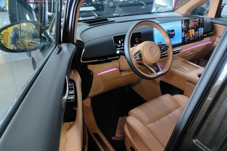Used VOYAH Dream 2025 PHEV Four-Wheel-Drive Flagship Kunpeng Edition Driver Seat