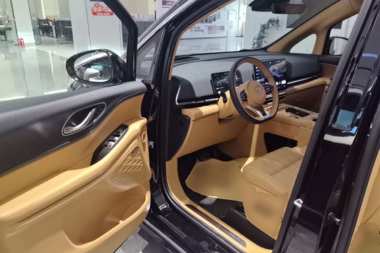 Used VOYAH Dream 2025 PHEV Four-Wheel Drive Excellence Qiankun Edition Driver Seat