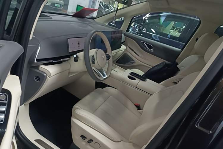 Used VOYAH Dream 2025 PHEV Four-Wheel Drive Prestige Kunpeng Edition Driver Seat