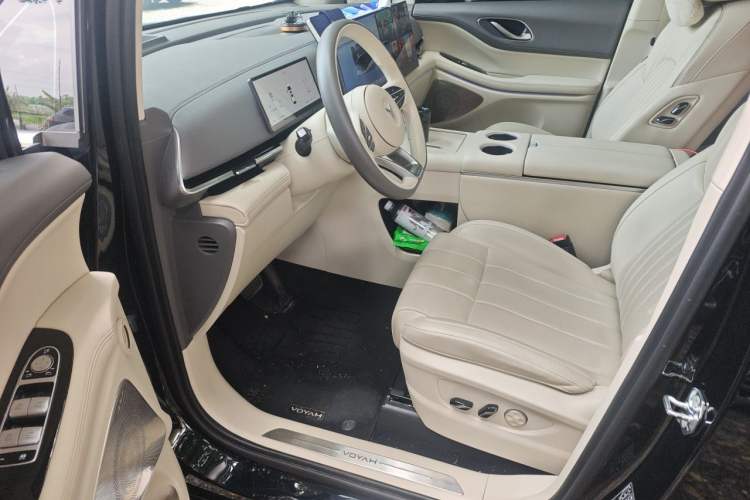 Used VOYAH Dream 2025 PHEV Four-Wheel-Drive Flagship Kunpeng Edition Driver Seat