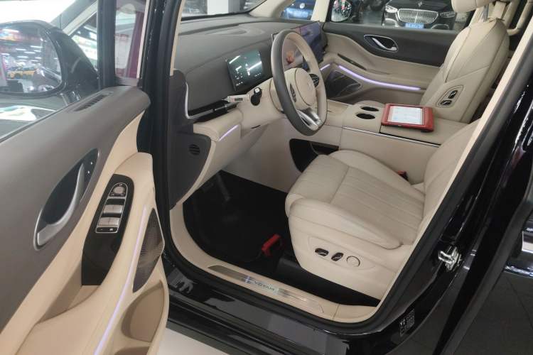 Used VOYAH Dream 2025 PHEV Four-Wheel-Drive Flagship Kunpeng Edition Driver Seat