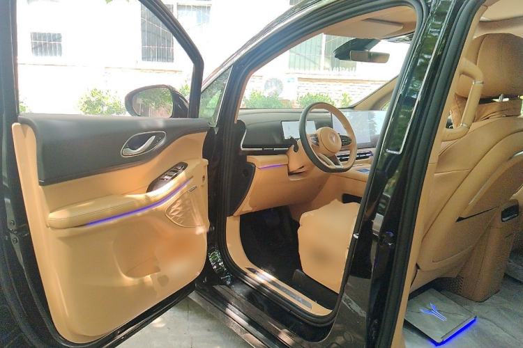 Used VOYAH Dream 2025 PHEV Four-Wheel Drive Excellence Kunpeng Edition Driver Seat