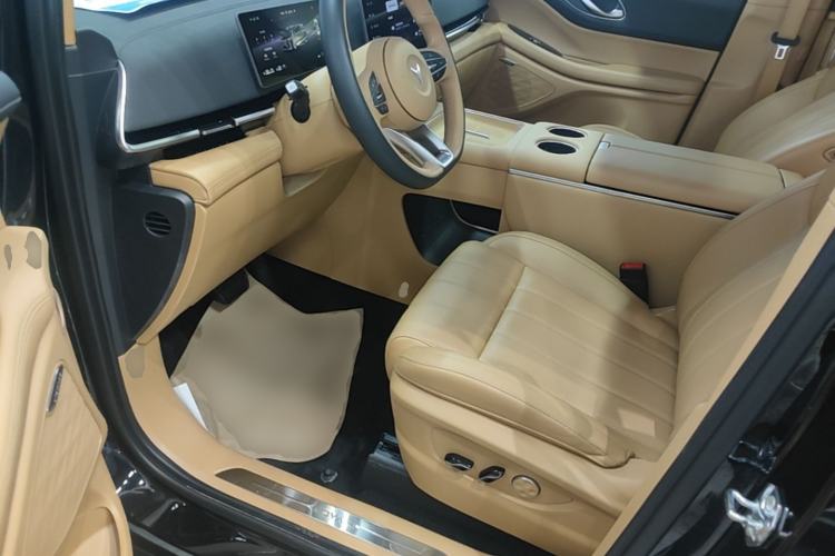 Used VOYAH Dream 2025 PHEV Four-Wheel Drive Excellence Qiankun Edition Driver Seat