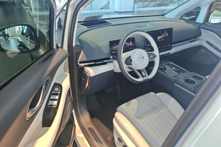 Used VOYAH Dream 2025 PHEV Four-Wheel-Drive Flagship Version – Qiankun Edition Driver Seat