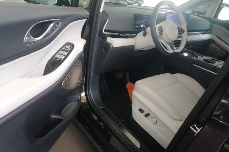 Used VOYAH Dream 2025 PHEV Four-Wheel Drive Prestige Qiankun Edition Driver Seat