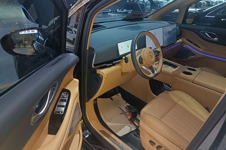 Used VOYAH Dream 2025 PHEV Four-Wheel Drive Prestige Kunpeng Edition Driver Seat