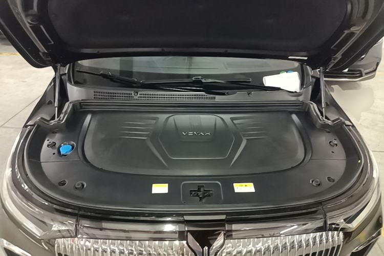 Used VOYAH Dream 2025 PHEV Four-Wheel-Drive Flagship Kunpeng Edition Engine Bay