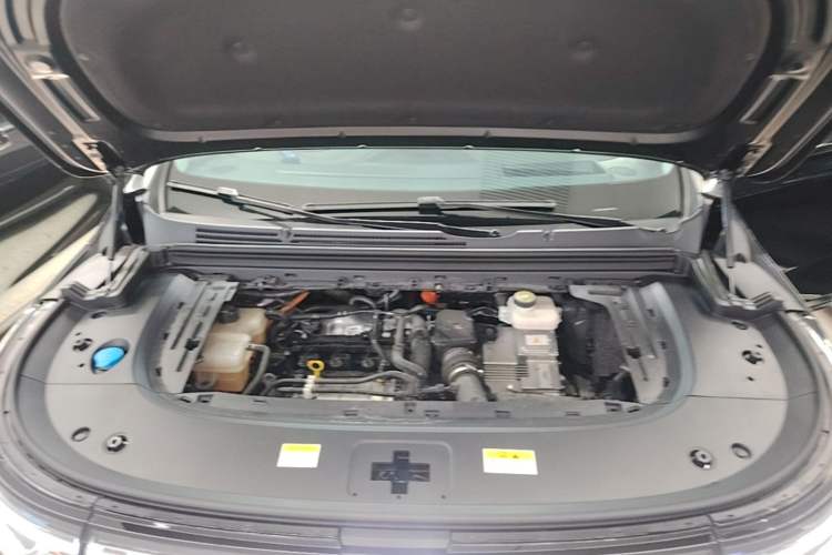 Used VOYAH Dream 2025 PHEV Four-Wheel Drive Prestige Qiankun Edition Engine Bay