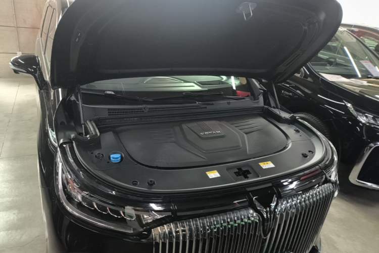 Used VOYAH Dream 2025 PHEV Four-Wheel-Drive Flagship Kunpeng Edition Engine Bay