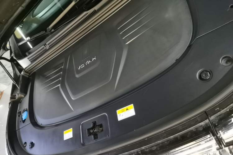 Used VOYAH Dream 2025 PHEV Four-Wheel Drive Prestige Kunpeng Edition Engine Bay