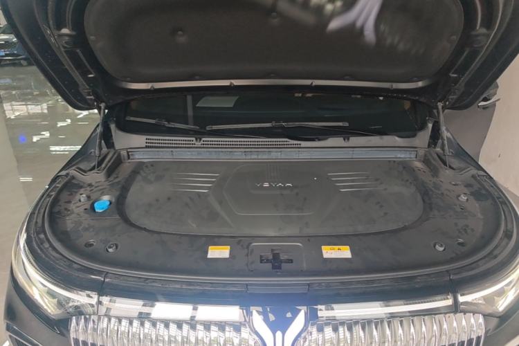 Used VOYAH Dream 2025 PHEV Four-Wheel Drive Prestige Kunpeng Edition Engine Bay
