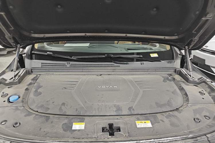 Used VOYAH Dream 2025 PHEV Four-Wheel-Drive Flagship Kunpeng Edition Engine Bay